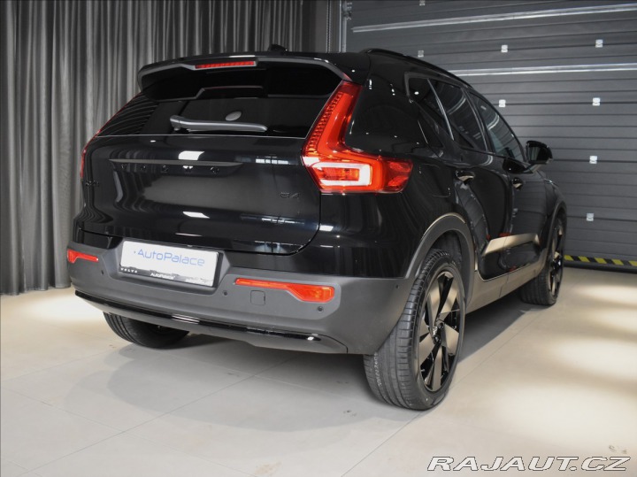 Volvo XC40 2,0 B4  Plus Black Editio 2025