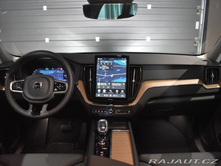 Volvo XC60 2,0 B5 AWD Plus BLIS,Bezk 2025