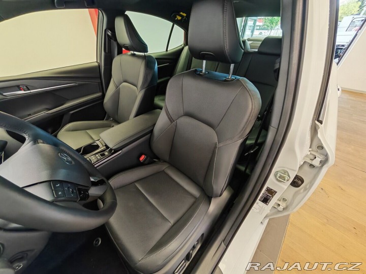 Toyota Camry Prestige 2025