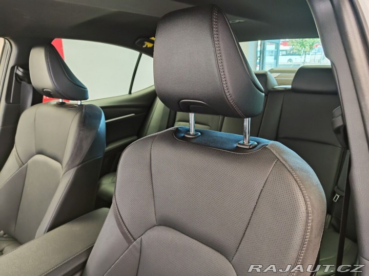 Toyota Camry Prestige 2025