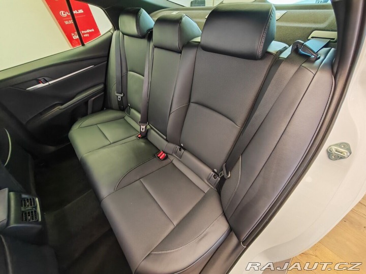 Toyota Camry Prestige 2025