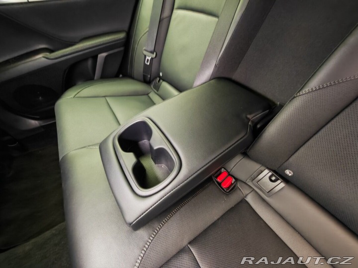 Toyota Camry Prestige 2025