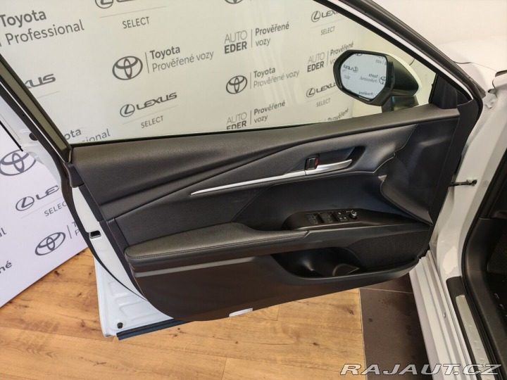 Toyota Camry Prestige 2025