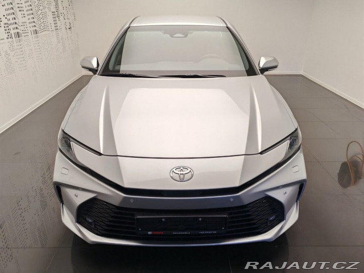 Toyota Camry Prestige 2025