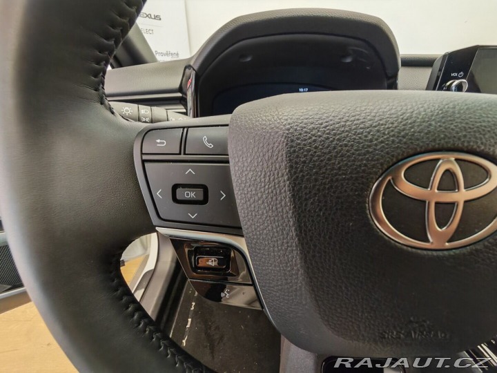 Toyota Camry Prestige 2025