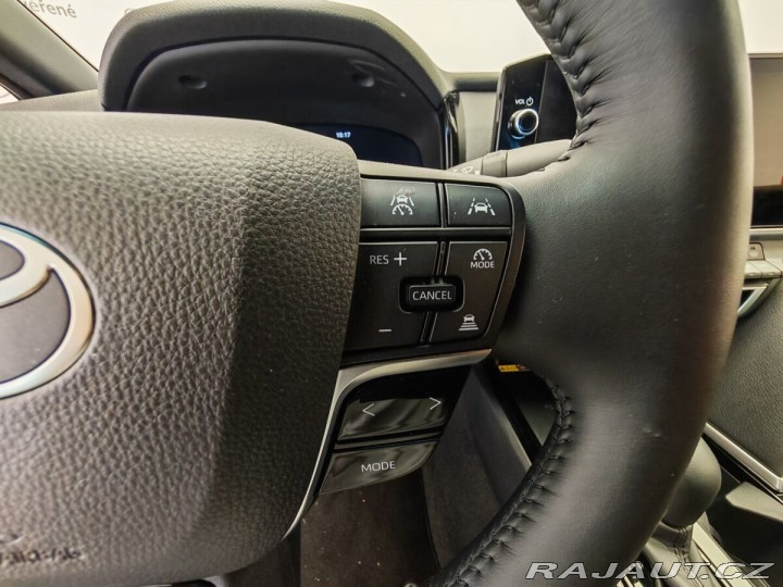 Toyota Camry Prestige 2025