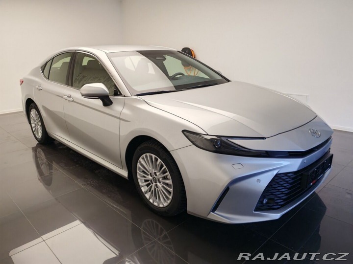 Toyota Camry Prestige 2025