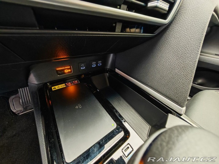Toyota Camry Prestige 2025