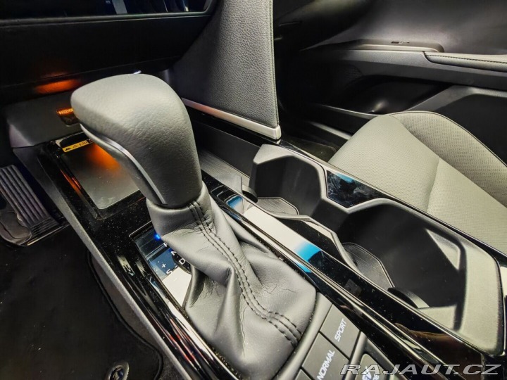 Toyota Camry Prestige 2025