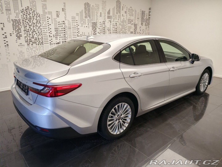 Toyota Camry Prestige 2025
