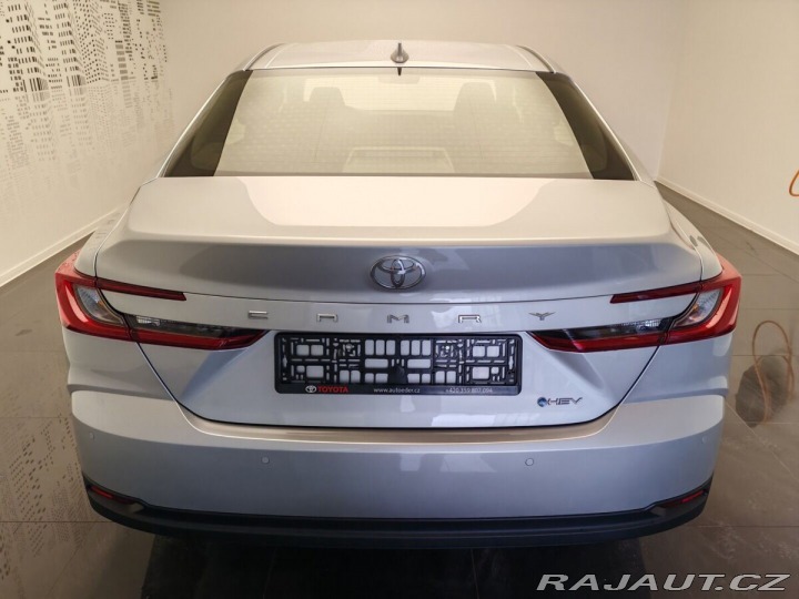 Toyota Camry Prestige 2025