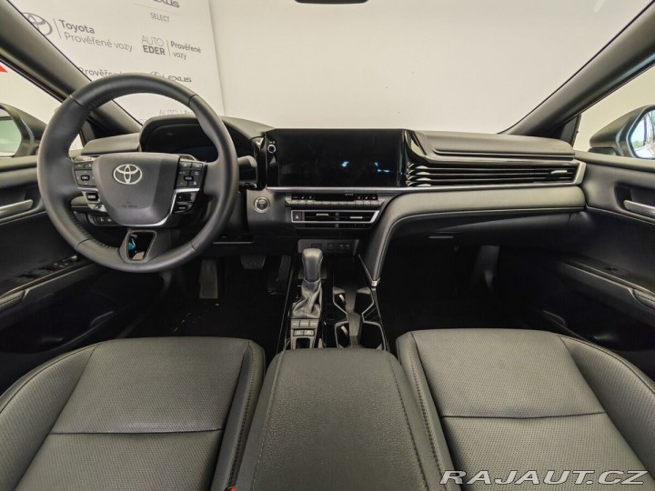 Toyota Camry Prestige 2025