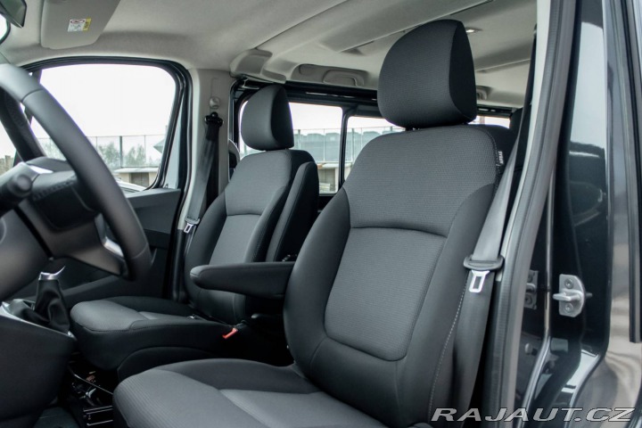 Renault Trafic Blue dCi 170/ Parkovacia 2024