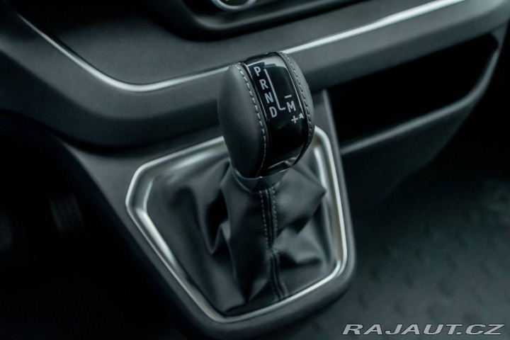 Renault Trafic Blue dCi 170/ Parkovacia 2024