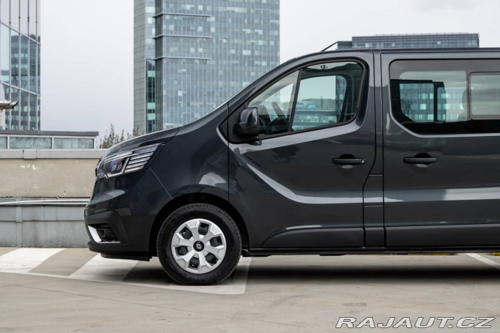 Renault Trafic Blue dCi 170/ Parkovacia 2024