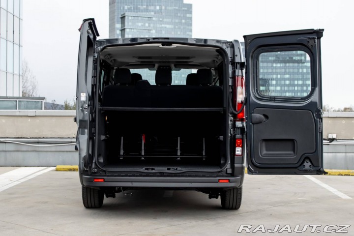 Renault Trafic Blue dCi 170/ Parkovacia 2024