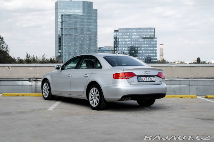 Audi A4 2.0 TDI/ Automat/ Parkov 2011