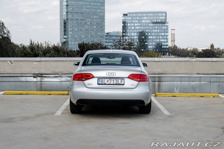 Audi A4 2.0 TDI/ Automat/ Parkov 2011