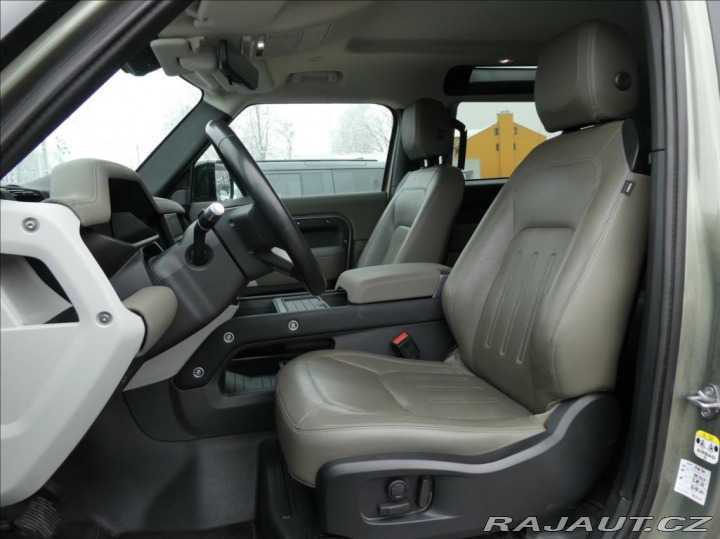 Land Rover Defender 3,0 D250 90 SE, 1.Maj. ČR 2021