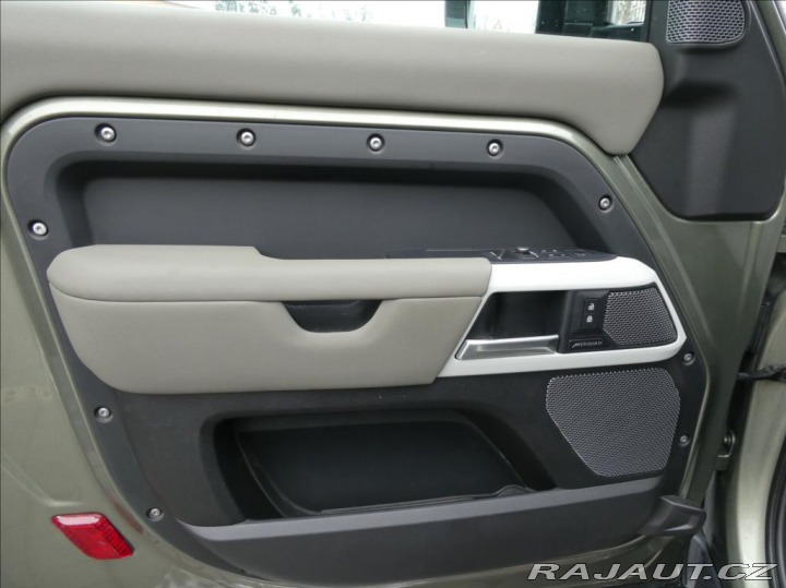 Land Rover Defender 3,0 D250 90 SE, 1.Maj. ČR 2021