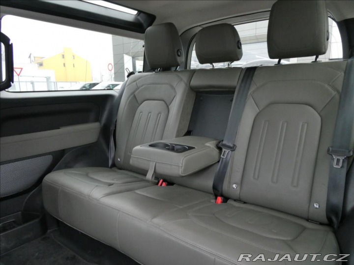 Land Rover Defender 3,0 D250 90 SE, 1.Maj. ČR 2021