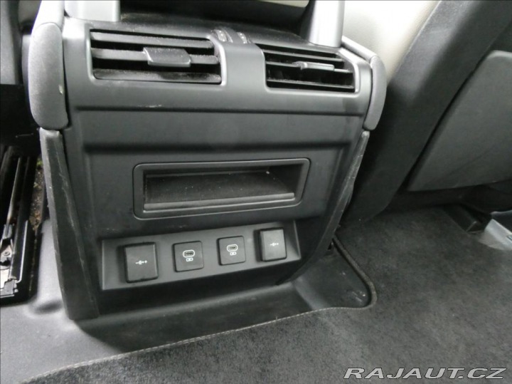 Land Rover Defender 3,0 D250 90 SE, 1.Maj. ČR 2021