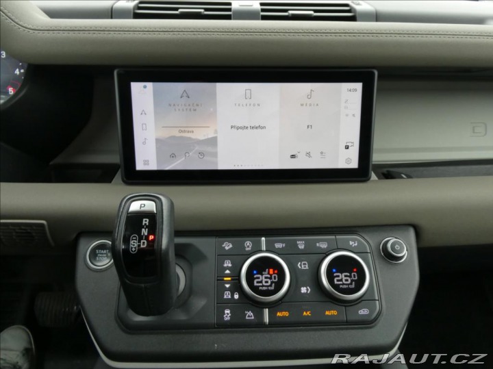 Land Rover Defender 3,0 D250 90 SE, 1.Maj. ČR 2021