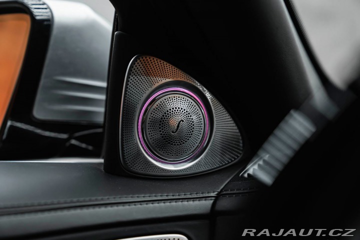 Mercedes-Benz S V12 6.0L Maybach, Masáže, 2017