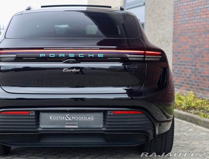 Porsche Macan Turbo | Panoráma - Ťažné 2024