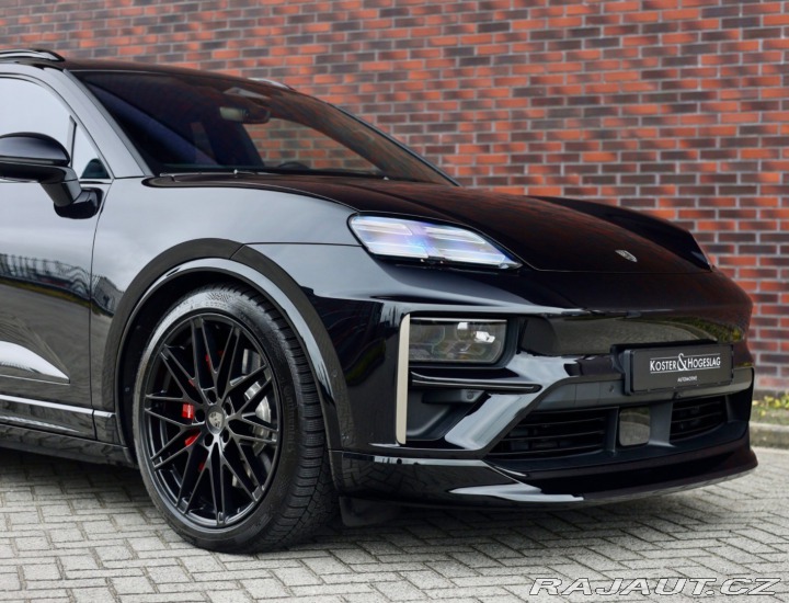 Porsche Macan Turbo | Panoráma - Ťažné 2024