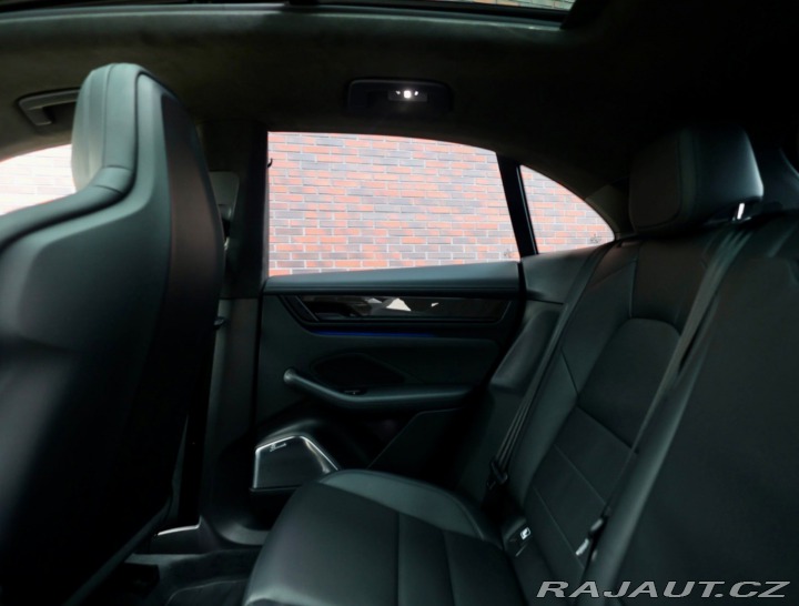 Porsche Macan Turbo | Panoráma - Ťažné 2024