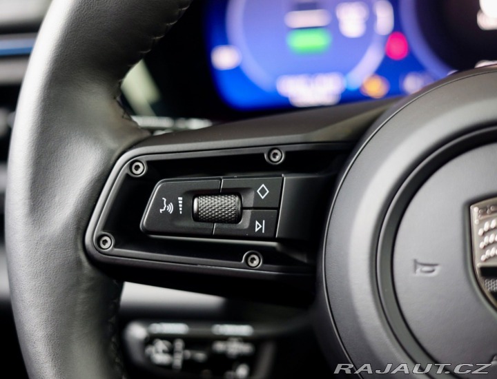 Porsche Macan Turbo | Panoráma - Ťažné 2024