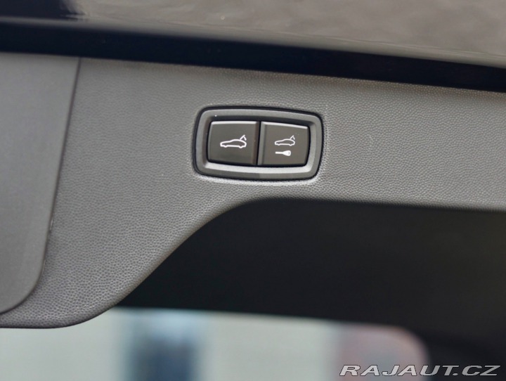 Porsche Macan Turbo | Panoráma - Ťažné 2024