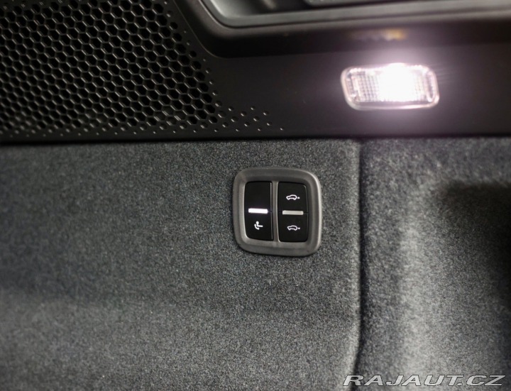 Porsche Macan Turbo | Panoráma - Ťažné 2024