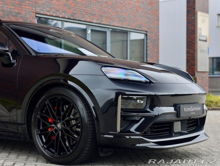 Porsche Macan Turbo | Panoráma - Ťažné 2024
