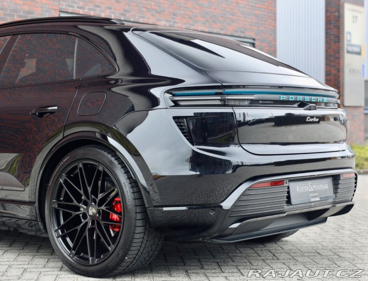 Porsche Macan Turbo | Panoráma - Ťažné 2024