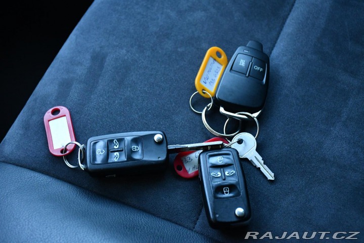 Volkswagen Multivan 2.0TDi ČR 7.MÍST TAŽNÉ M. 2015