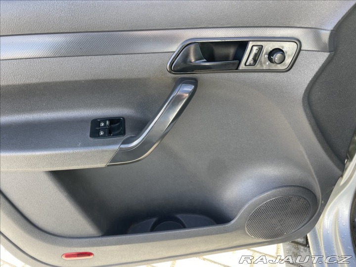 Volkswagen Caddy 1,6 TDi 75kw MAXI TAŽNÉ D 2011