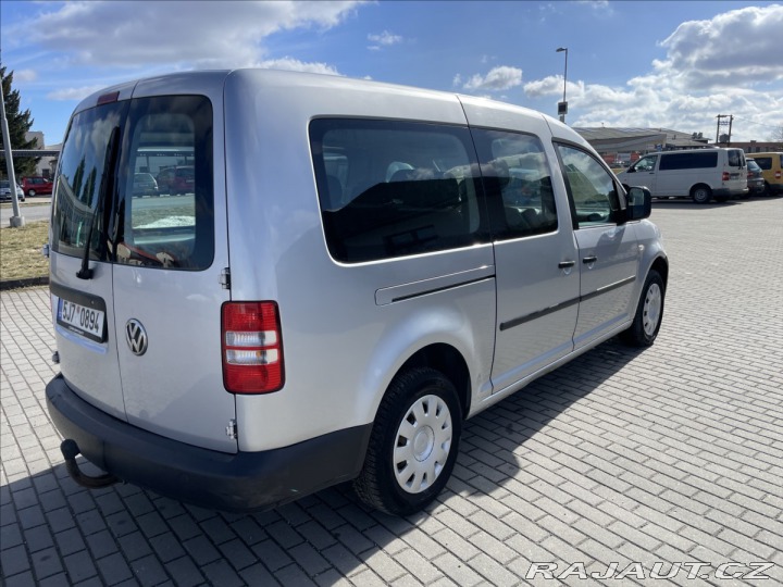 Volkswagen Caddy 1,6 TDi 75kw MAXI TAŽNÉ D 2011