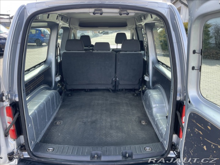 Volkswagen Caddy 1,6 TDi 75kw MAXI TAŽNÉ D 2011