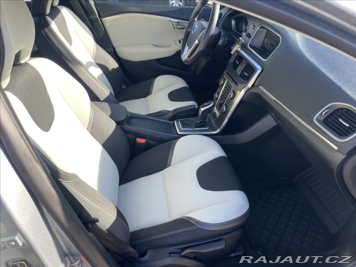 Volvo V40 2,0 i T4 140kw AWD CROSSC 2015