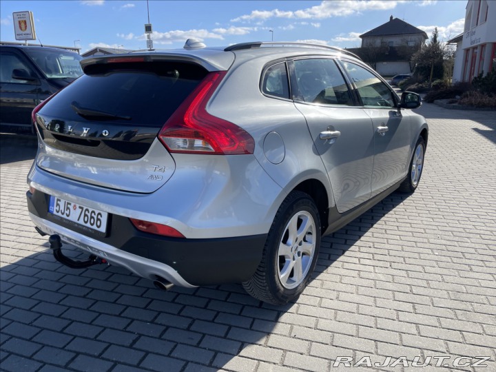 Volvo V40 2,0 i T4 140kw AWD CROSSC 2015