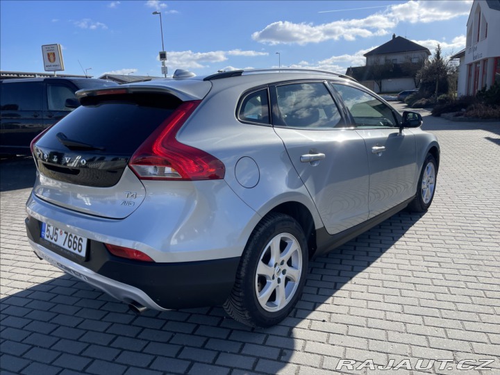 Volvo V40 2,0 i T4 140kw AWD CROSSC 2015