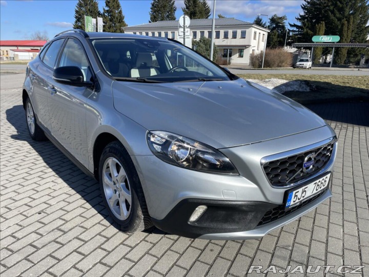 Volvo V40 2,0 i T4 140kw AWD CROSSC 2015