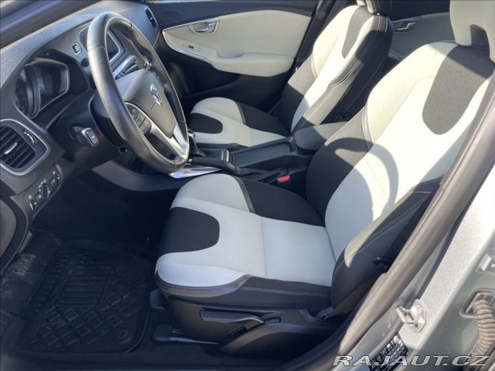 Volvo V40 2,0 i T4 140kw AWD CROSSC 2015