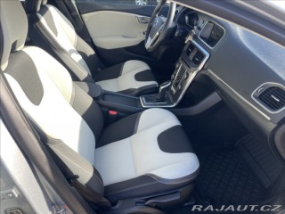 Volvo V40 2,0 i T4 140kw AWD CROSSC 2015