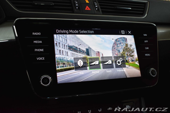 Škoda Superb 2.0 TDI DSG*TAŽNÉ*KAMERA* 2021