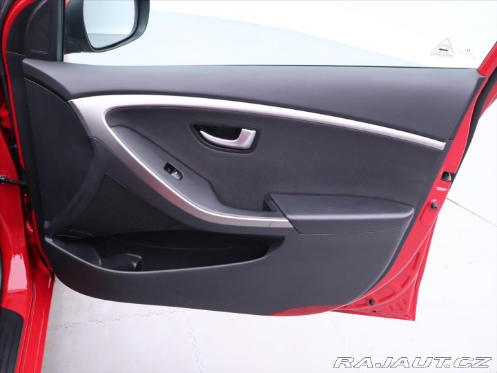 Hyundai i30 1,6 GDi 88kW CZ 2015