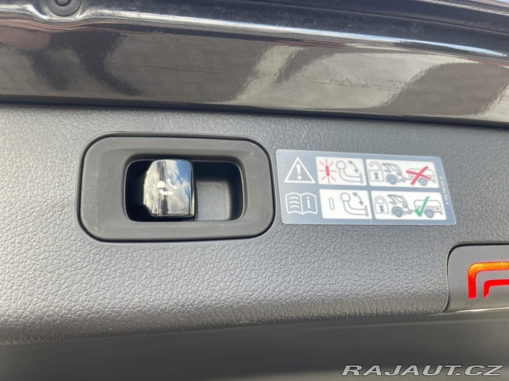 Mercedes-Benz C C 300 de 4MATIC kombi 2025