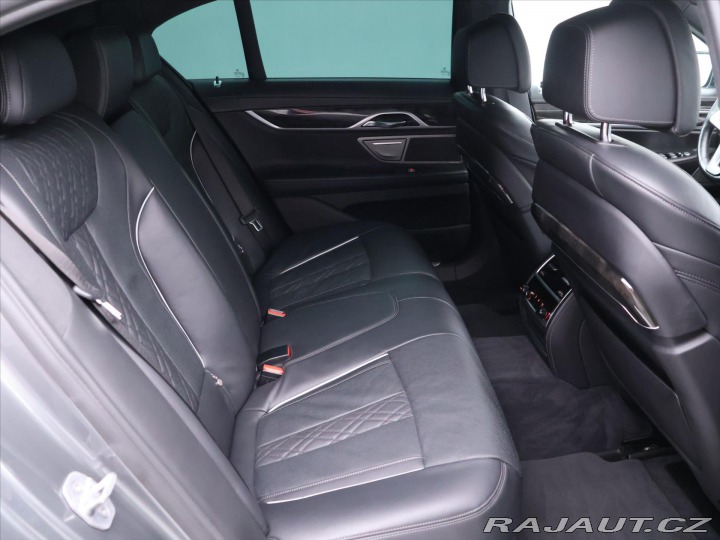 BMW 7 4,4 750i 330kW xDrive DPH 2017